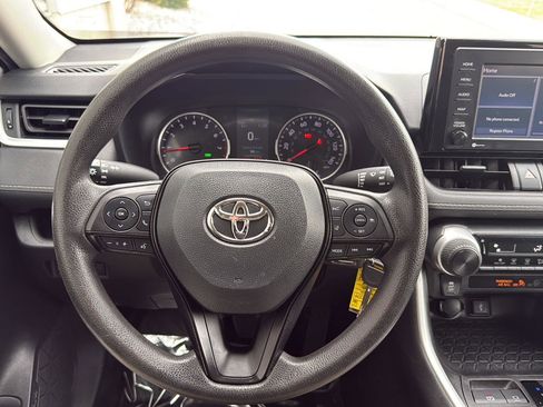 Used 2022 Toyota RAV4 LE image 31