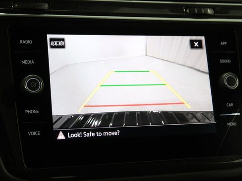 Used 2023 Volkswagen Tiguan SE R-Line image 12