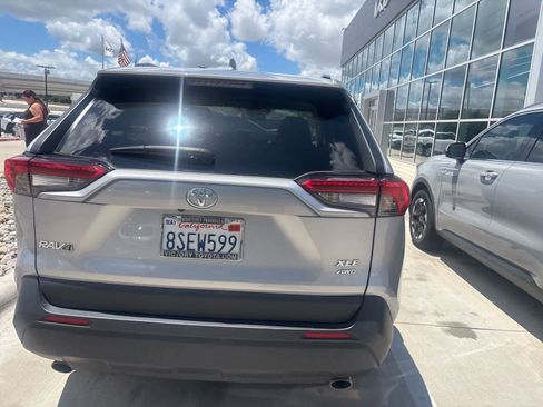 Used 2020 Toyota RAV4 XLE Premium AWD/4WD image 5