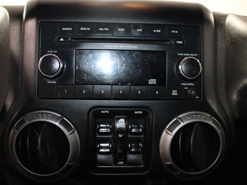 Used 2018 Jeep Wrangler Unlimited Sport S AWD/4WD image 28