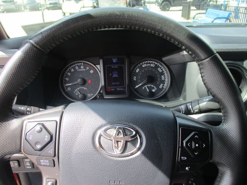 Used 2018 Toyota Tacoma TRD Off-Road AWD/4WD image 18