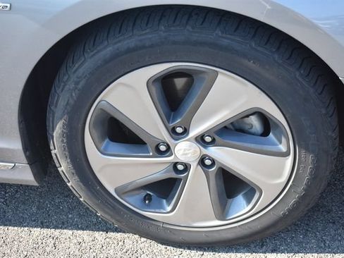 Used 2016 Hyundai Sonata Limited w/ Option Group 02 FWD image 11