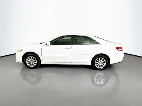 Used 2010 Toyota Camry XLE FWD image 4