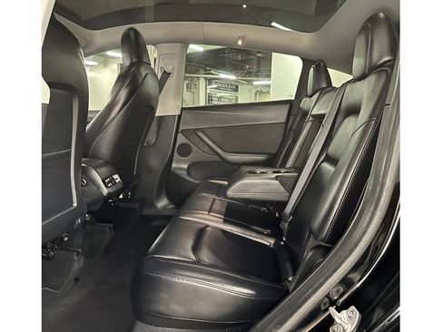 Used 2022 Tesla Model Y Long Range image 22