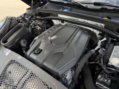 Certified 2026 Porsche Macan image 22