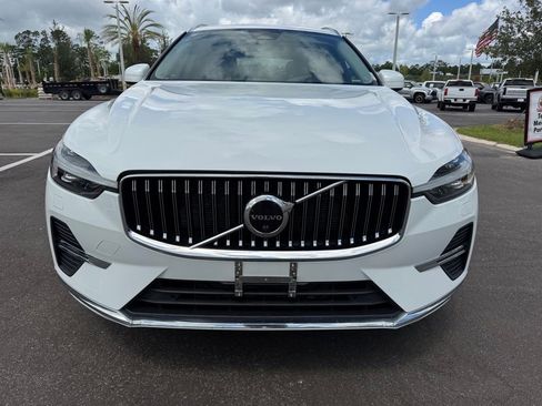 Used 2023 Volvo XC60 B5 Plus image 2