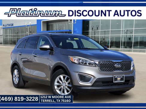 Used 2018 Kia Sorento LX image 1