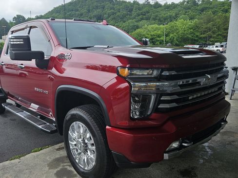 Used 2020 Chevrolet Silverado 2500 High Country w/ Technology Package AWD/4WD image 4