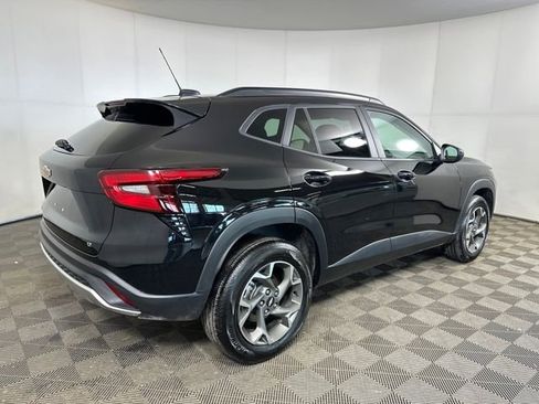 Used 2025 Chevrolet Trax LT w/ Driver Confidence Package image 3