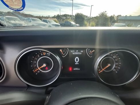 Used 2018 Jeep Wrangler Unlimited Sport AWD/4WD image 9