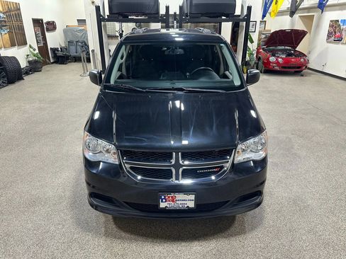 Used 2018 Dodge Grand Caravan SE w/ UConnect Hands-Free Group image 4