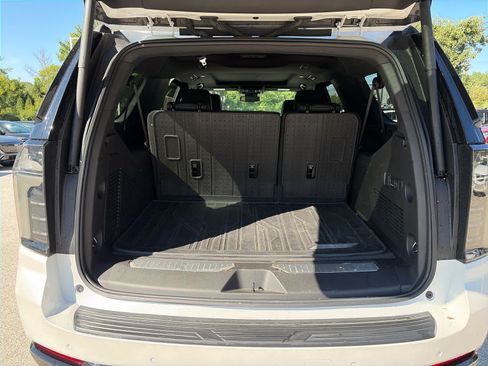 Used 2025 Chevrolet Suburban RST AWD/4WD image 8
