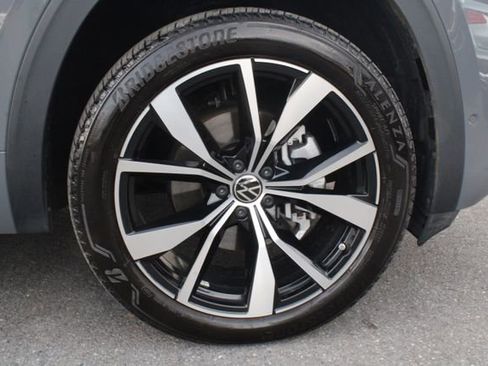 Used 2025 Volkswagen Atlas SEL Premium R-Line image 38