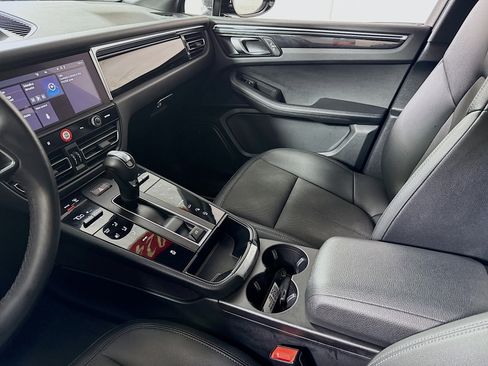 Used 2024 Porsche Macan image 26