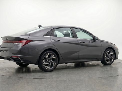 Used 2025 Hyundai Elantra Limited FWD image 9