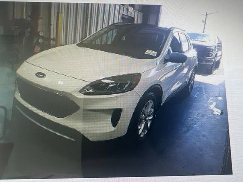 Used 2022 Ford Escape SE w/ Convenience Package FWD image 9