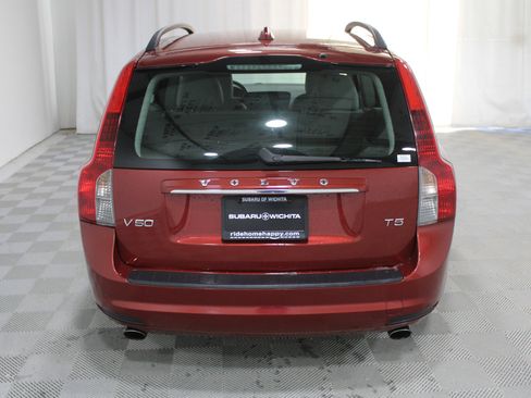 Used 2011 Volvo V50 T5 image 25