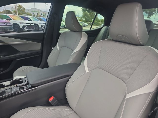Used 2025 Toyota Camry SE w/ Convenience Package FWD image 17