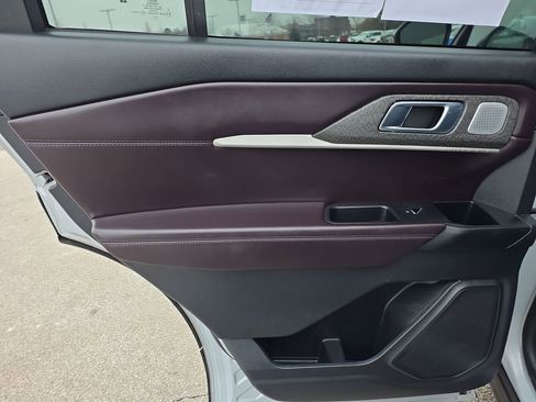 Used 2025 Ford Explorer Platinum image 33