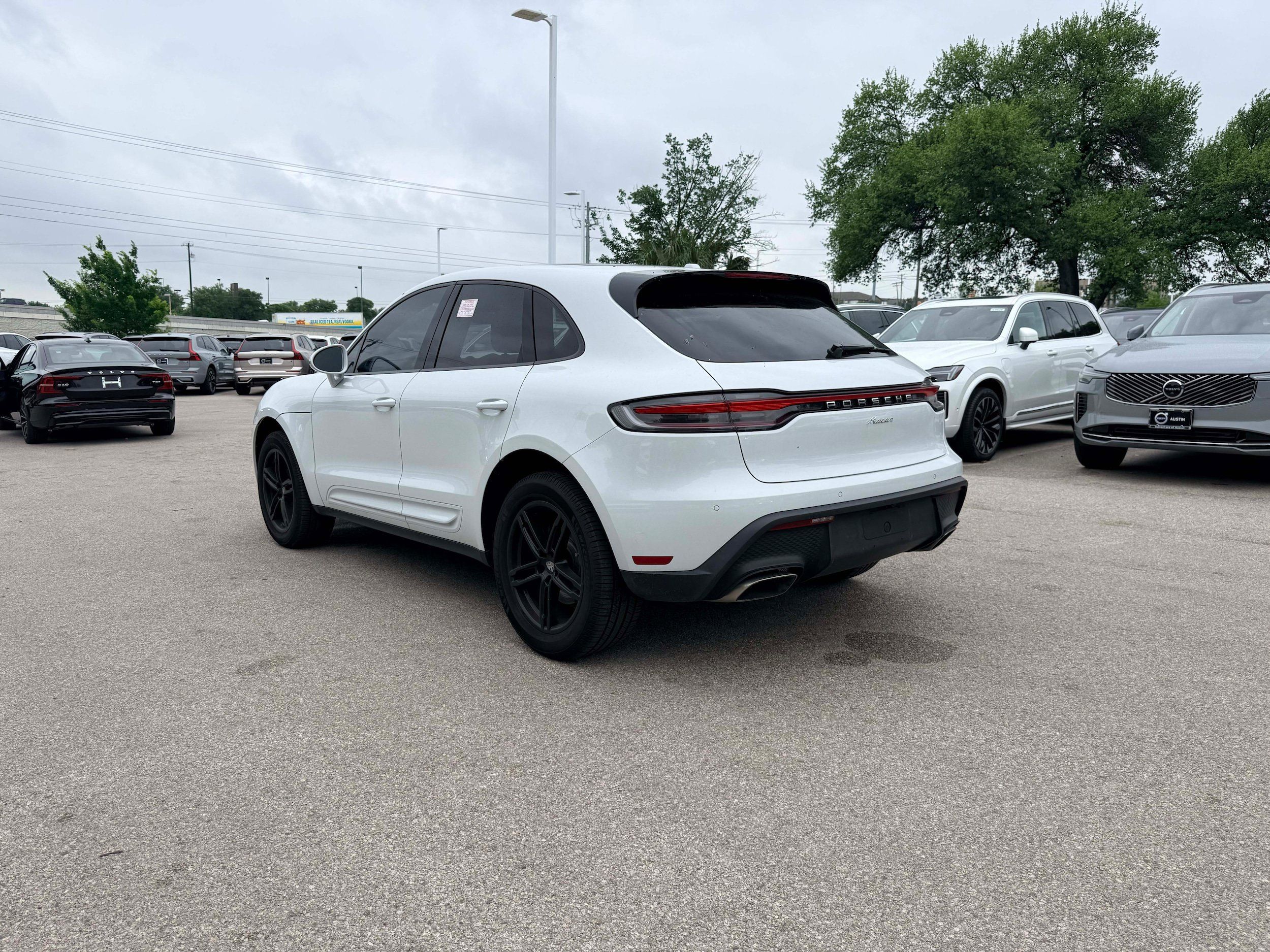 Used 2023 Porsche Macan AWD/4WD image 4