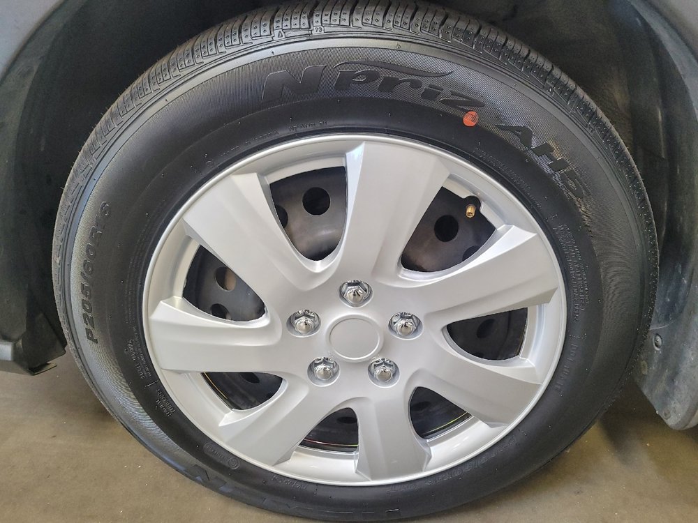 Used 2021 Nissan Kicks S FWD image 31