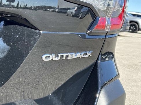 Used 2025 Subaru Outback Limited image 5