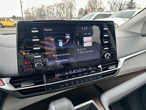 Used 2022 Toyota Sienna XLE image 30