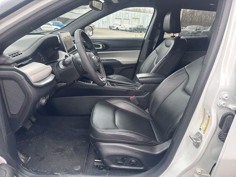 Used 2025 Jeep Compass Limited image 12