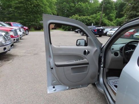 Used 2009 Chevrolet HHR LS FWD image 14