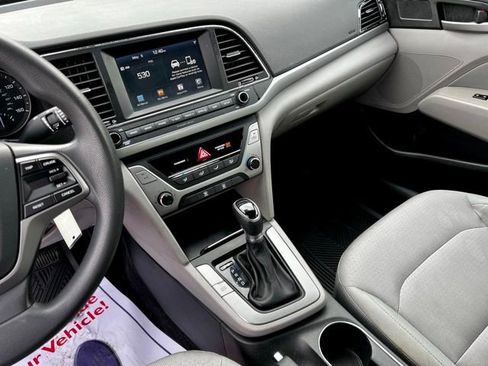 Used 2017 Hyundai Elantra SE image 38