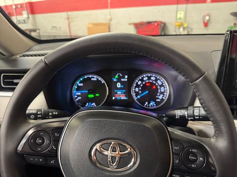 Used 2020 Toyota RAV4 XLE w/ Convenience Package AWD/4WD image 10