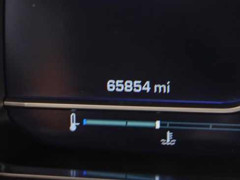 Used 2023 Chevrolet Suburban High Country image 17