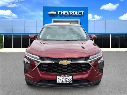 Used 2024 Chevrolet Trax LS w/ LS Convenience Package FWD image 8