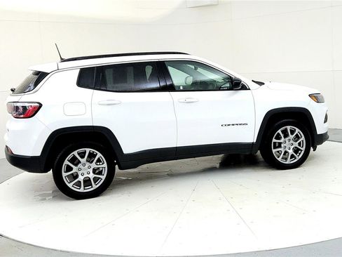 Used 2022 Jeep Compass Latitude image 6