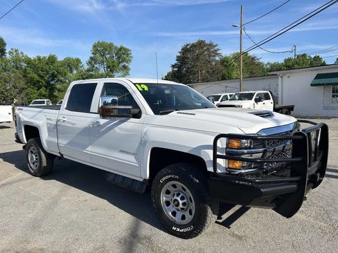 Used 2019 Chevrolet Silverado 2500 LT AWD/4WD image 4