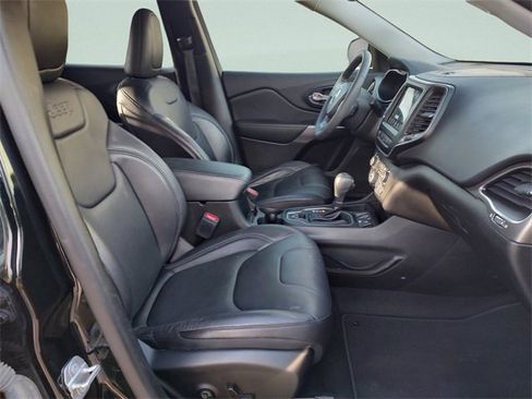 Certified 2021 Jeep Cherokee Latitude Lux w/ Comfort/Convenience Group image 32