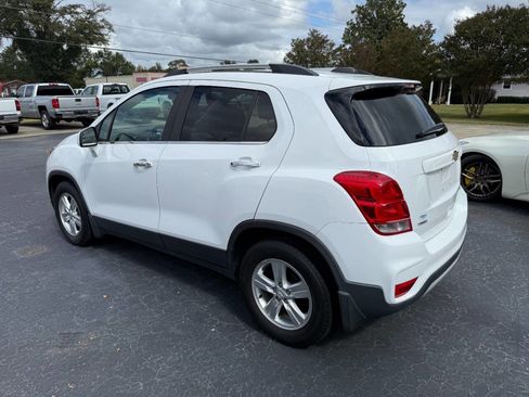 Used 2019 Chevrolet Trax LT w/ LT Convenience Package image 2