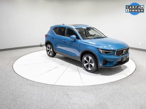 Used 2025 Volvo XC40 B5 Plus image 25