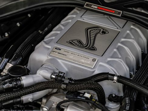 Used 2020 Ford Mustang Shelby GT500 w/ Technology Package RWD image 97