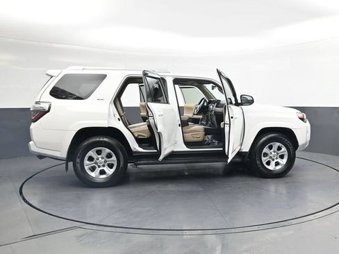 Used 2016 Toyota 4Runner SR5 Premium AWD/4WD image 40