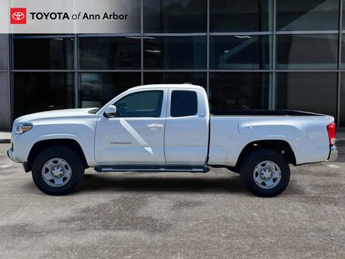 Used 2016 Toyota Tacoma SR5 RWD image 7