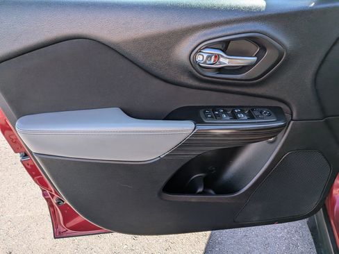 Used 2014 Jeep Cherokee Latitude FWD image 12