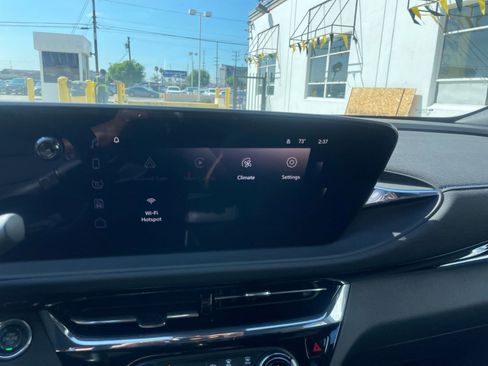 Used 2025 Buick Envista Sport Touring image 21