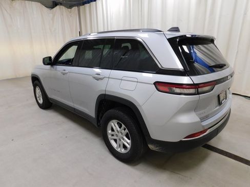 Used 2022 Jeep Grand Cherokee Laredo image 17