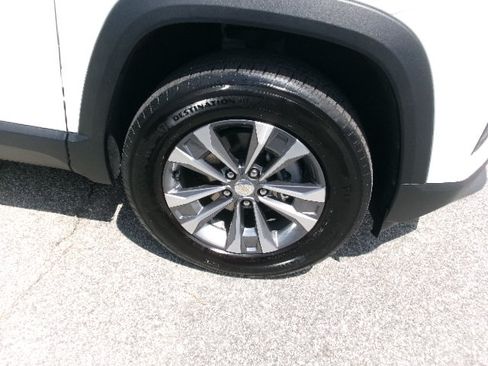 Used 2026 Chevrolet Equinox LT w/ Convenience Package II FWD image 4