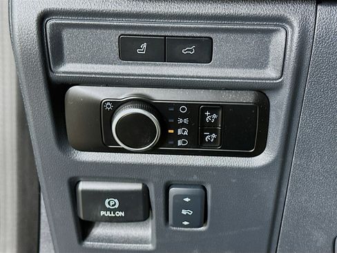 Used 2024 Ford Expedition XLT image 17