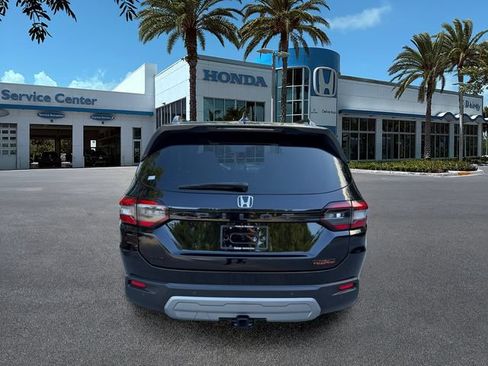 Used 2025 Honda Pilot TrailSport image 7
