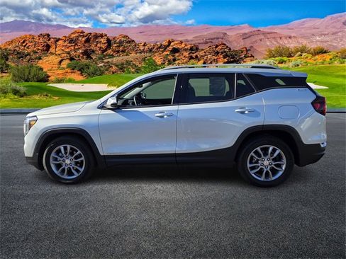 Used 2022 GMC Terrain SLT image 7