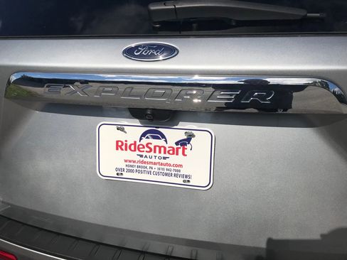 Used 2022 Ford Explorer XLT image 37