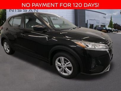New 2025 Nissan Kicks Play S